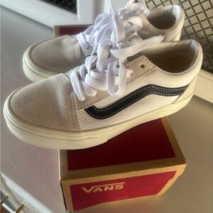 New Boys/Girls Vans size 1